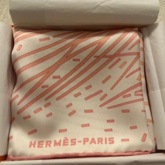 Authentic Hermès
silk scarf 45cm - Picture 3 of 6